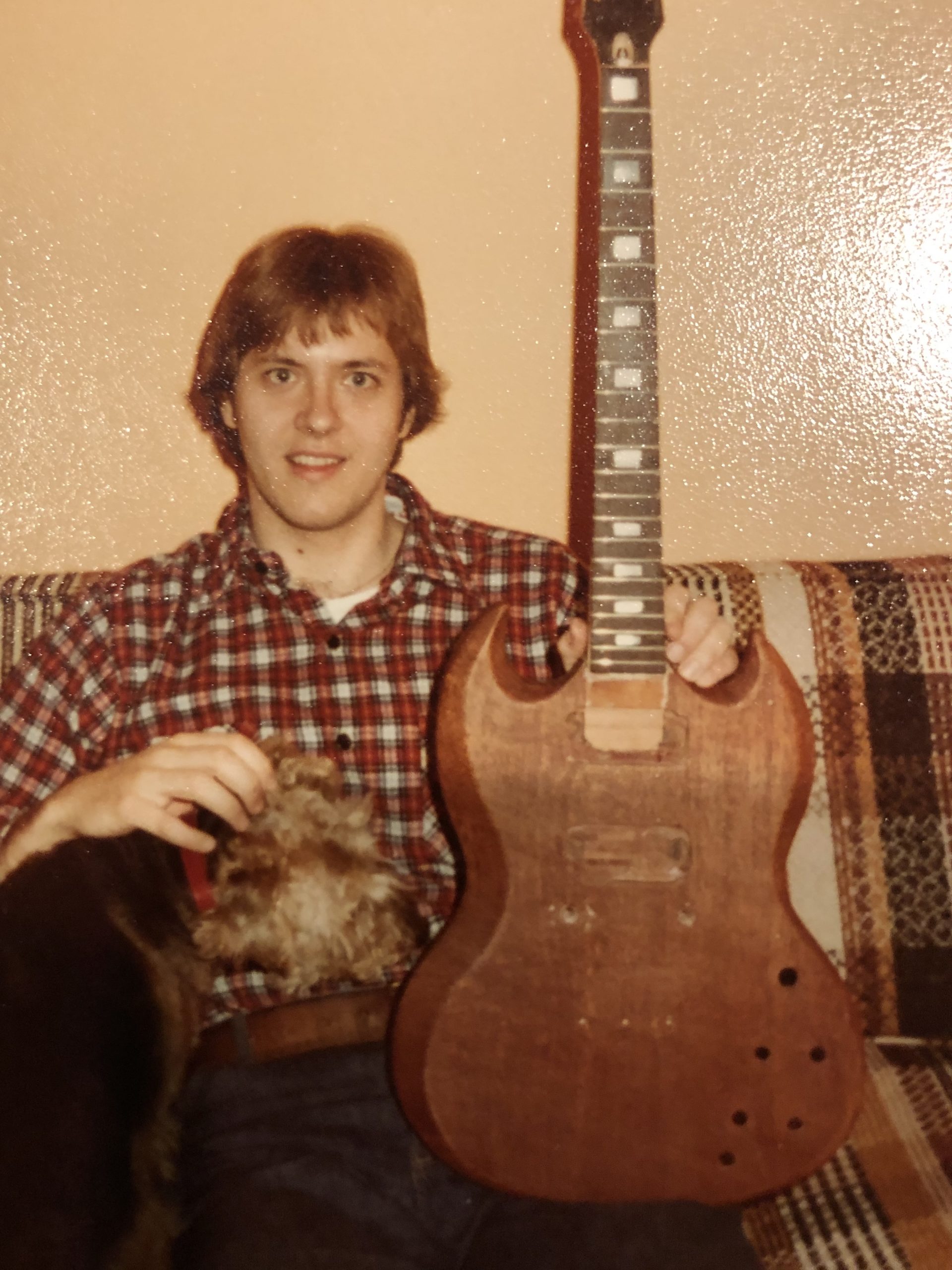 About Roberts Guitar Roberts Guitars